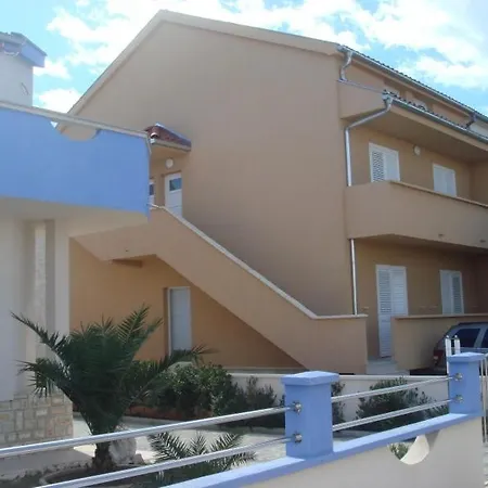 Domuzin Biograd Na Moru