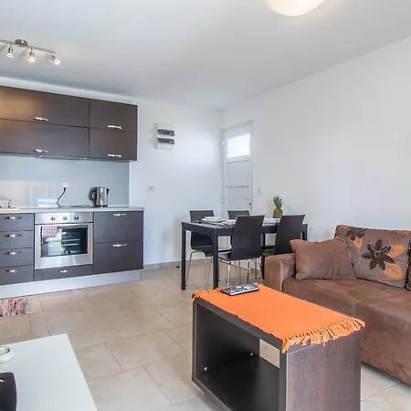 Apartman Domuzin