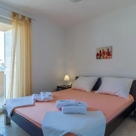 Domuzin Biograd Na Moru