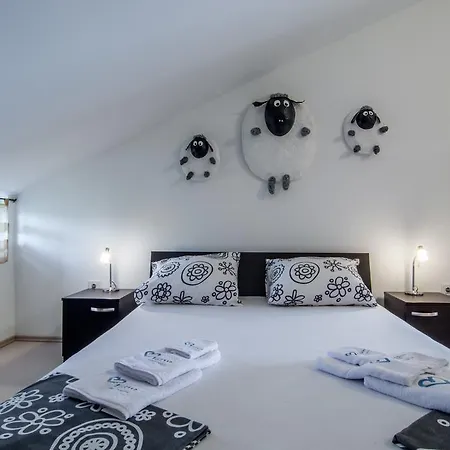 Domuzin Apartman Biograd na Moru